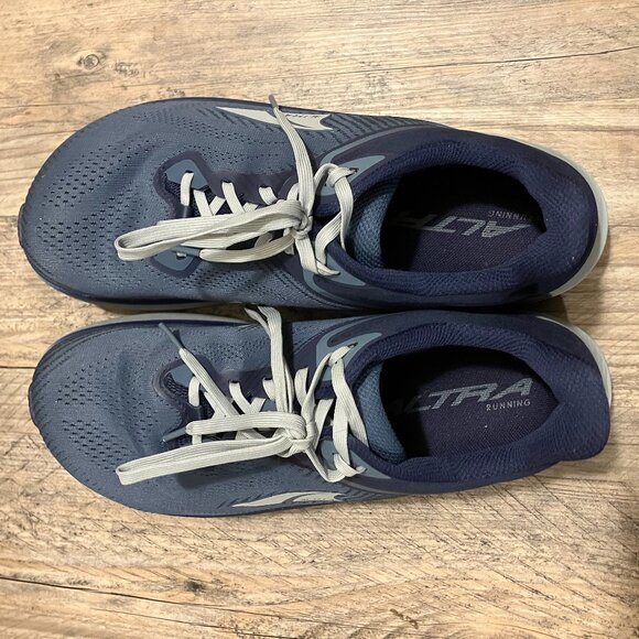 Athletic_Shoes